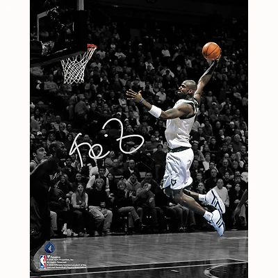 Photographie autographiée de 11"x 14" de Kevin Garnett par les Timberwolves du Minnesota