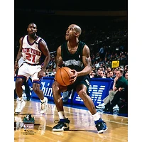 Photographie non signée de Stephon Marbury, Minnesota Timberwolves, Hardwood Classics, prise vue à mi-distance