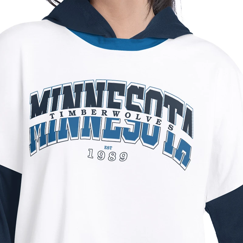 T-shirt à manches longues et capuche oversize G-III 4Her pour femme, par Carl Banks, blanc/marine, Minnesota Timberwolves, joueur clé