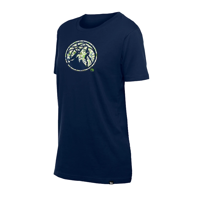 T-shirt à fleurs bleu marine pour femme New Era Minnesota Timberwolves Glam Game