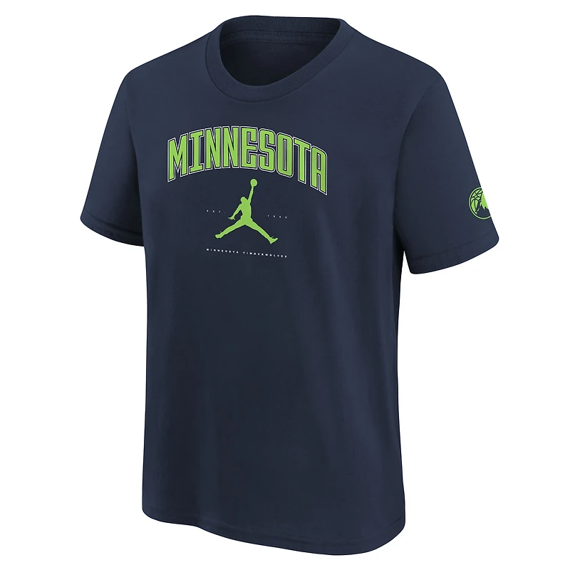 T-shirt Essential Cities bleu marine pour jeunes de la marque Jordan des Minnesota Timberwolves