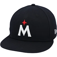 Casquette New Era alternative bleu marine portée par Brooks Lee lors d'un match des Minnesota Twins de la saison 2024 de la MLB.