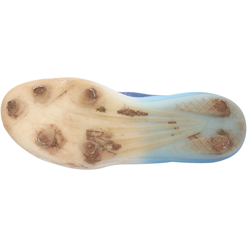 Crampons adidas blancs et bleus portés par Brooks Lee lors d'un match des Minnesota Twins de la saison 2024 de la MLB.