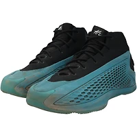 Chaussures adidas noires et turquoise portées par Brooks Lee, joueur des Minnesota Twins, lors de la saison 2024 de la MLB.