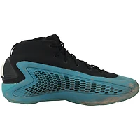 Chaussures adidas noires et turquoise portées par Brooks Lee, joueur des Minnesota Twins, lors de la saison 2024 de la MLB.