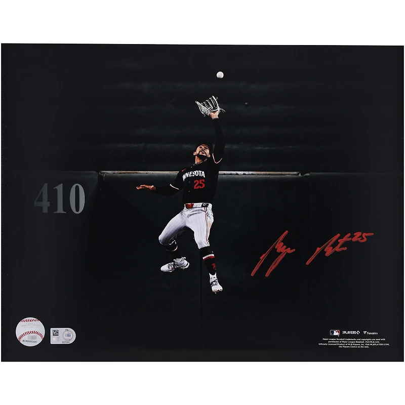 Photographie autographiée de Byron Buxton, Minnesota Twins, 11"x 14" Home Run Robbing Wall Catch