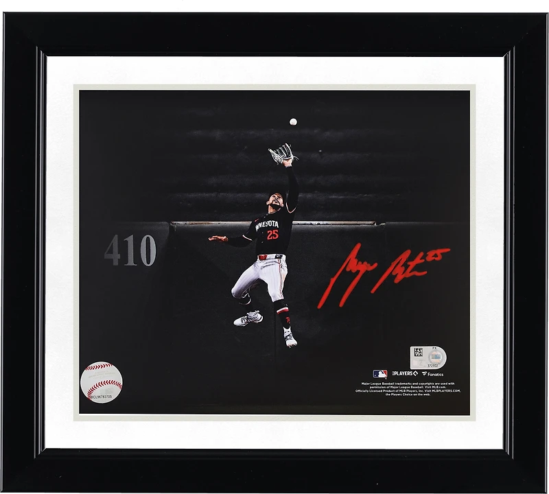 Photo dédicacée de Byron Buxton (Minnesota Twins) - 20 x 25 cm (8 x 10 pouces) - Capture d'un home run volé contre un mur.