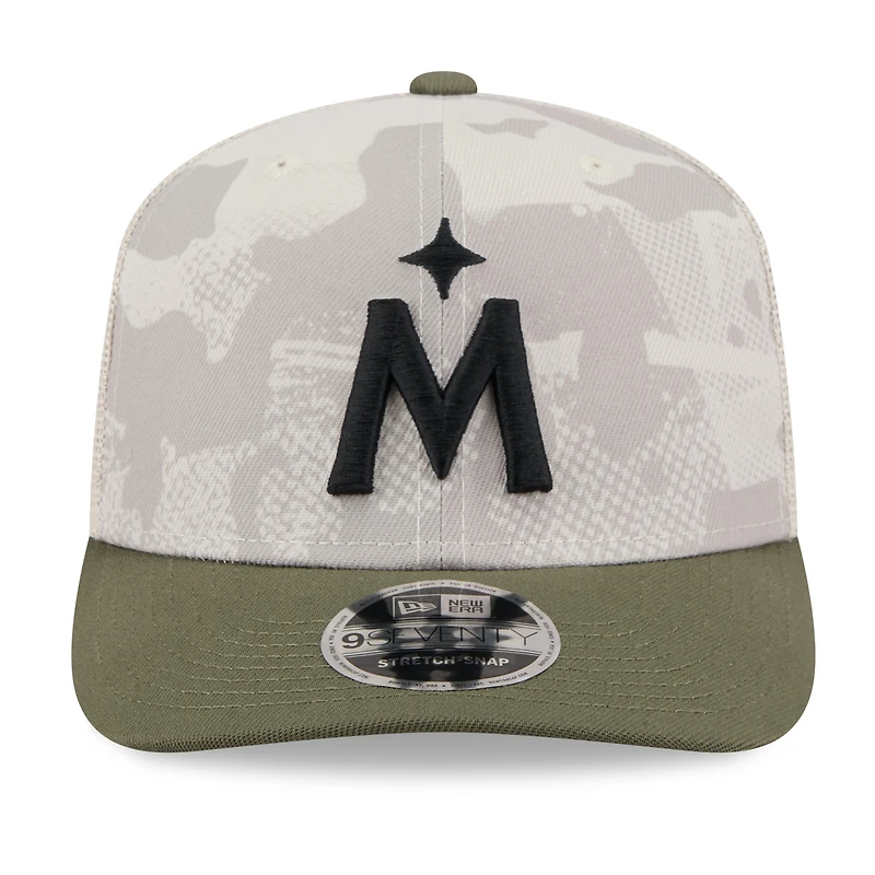Casquette extensible à bouton-pression 9SEVENTY pour homme, beige clair/olive, Twins du Minnesota 2025, Journée des forces armées New Era