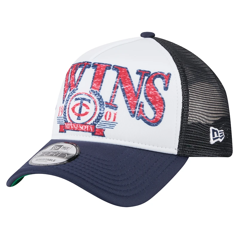 Casquette camionneur ajustable New Era 9FORTY A-Frame blanche/bleu marine pour homme, motif Minnesota Twins, effet vieilli