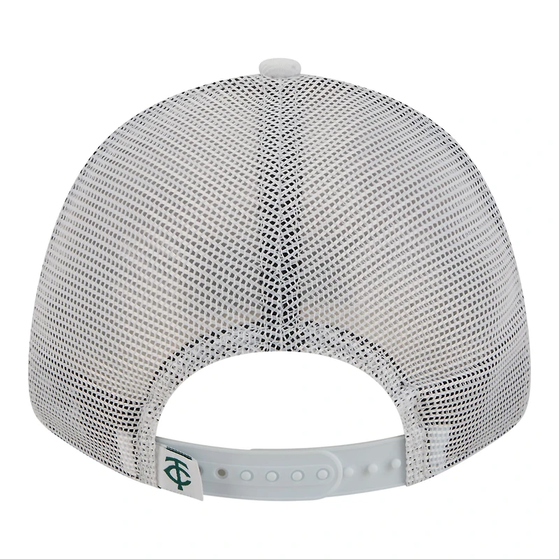 Casquette trucker ajustable New Era 9FORTY blanche à l'effigie du drapeau des Minnesota Twins pour homme