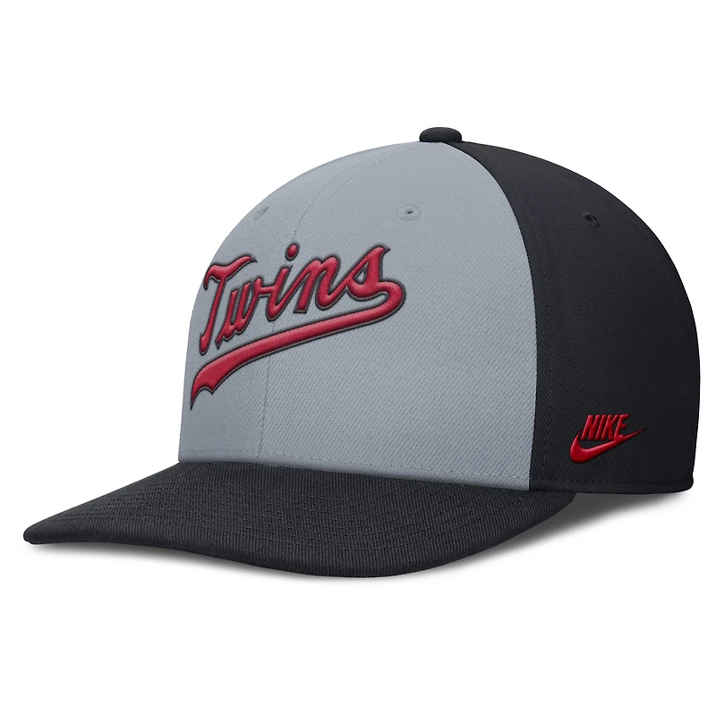 Casquette Snapback Nike Pro Performance bleu marine/rouge pour homme des Minnesota Twins