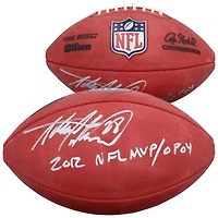Ballon de football américain Duke en couleur, autographié par Adrian Peterson (Minnesota Vikings), avec inscription « MVP/OPOY NFL 2012 ».
