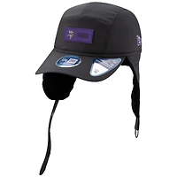 Casquette ajustable à oreilles de chien pour homme New Era anthracite Minnesota Vikings 2025 Sideline Runner