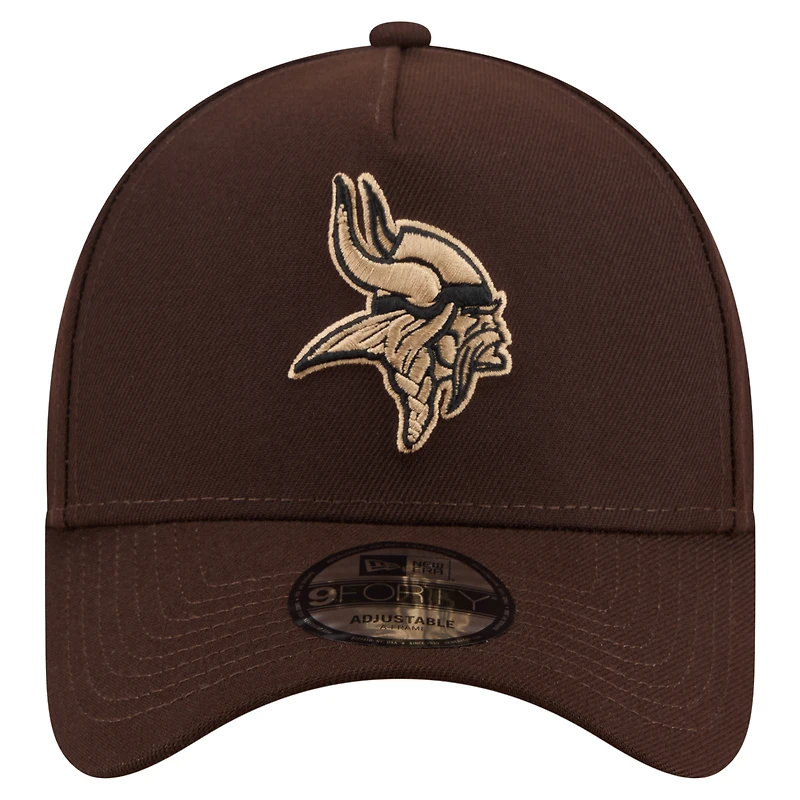 Casquette ajustable New Era 9FORTY pour homme, marron foncé, Minnesota Vikings, motif bois brûlé.