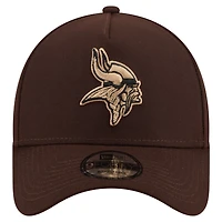 Casquette ajustable New Era 9FORTY pour homme, marron foncé, Minnesota Vikings, motif bois brûlé.