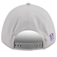 Casquette ajustable 9FORTY Sideline 2025 grise des Vikings du Minnesota de New Era pour homme