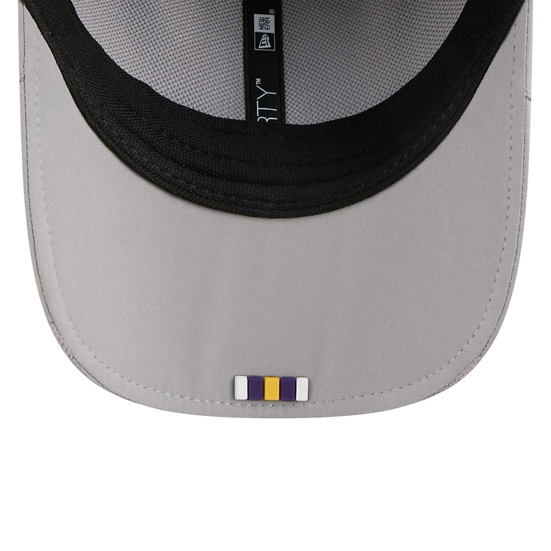 Casquette ajustable 9FORTY Sideline 2025 grise des Vikings du Minnesota de New Era pour homme