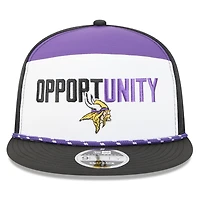 Casquette snapback New Era 9FIFTY pour homme, blanche et noire, Minnesota Vikings 2025 Inspire Change, à panneaux séparés.