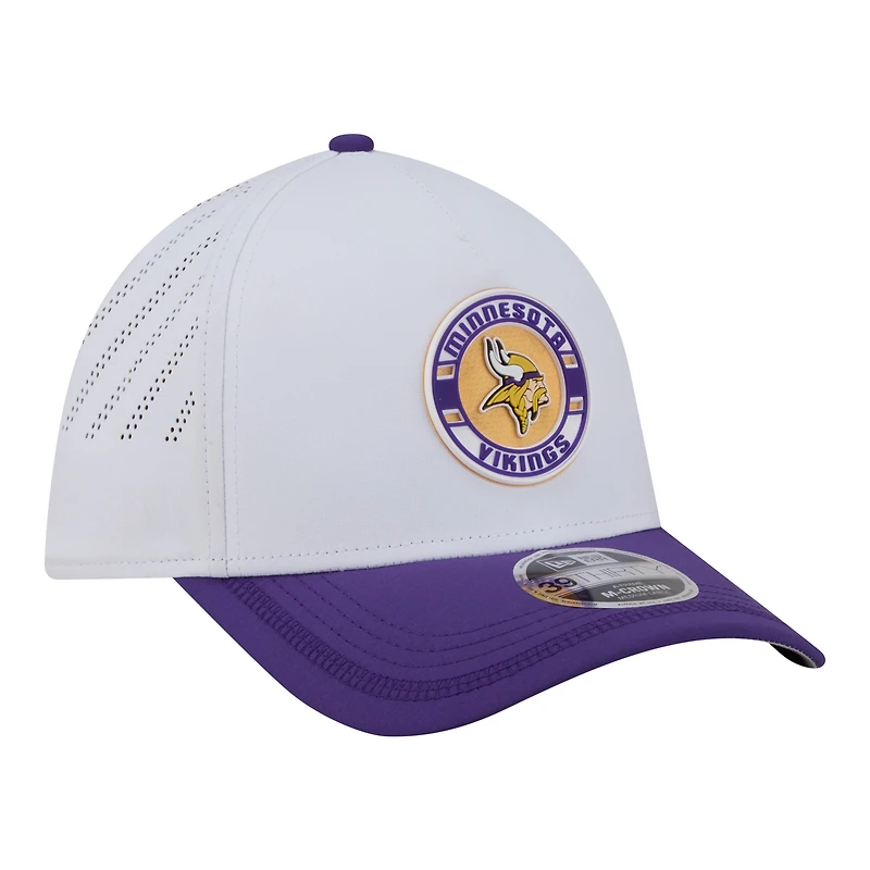 Men's New Era White/Purple Minnesota Vikings Patch 39THIRTY A-Frame M-Crown Perforated Flex Hat