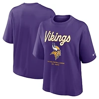 T-shirt Nike violet pour femme, coupe décontractée, motif Essential Script des Minnesota Vikings