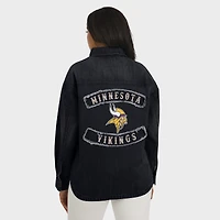 Veste-chemise surdimensionnée en denim noir délavé à boutons-pression pour femme WEAR by Erin Andrews des Vikings du Minnesota