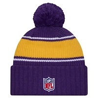 Bonnet en tricot à revers avec pompon pour jeunes Minnesota Vikings 2024 Sideline Sport New Era violet