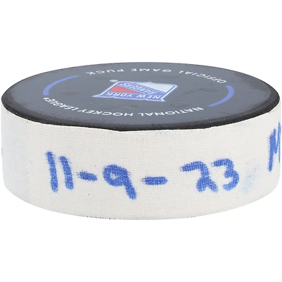 Brandon Duhaime, rondelle de but utilisée par le Wild du Minnesota contre les Rangers de New York le 9 novembre 2023