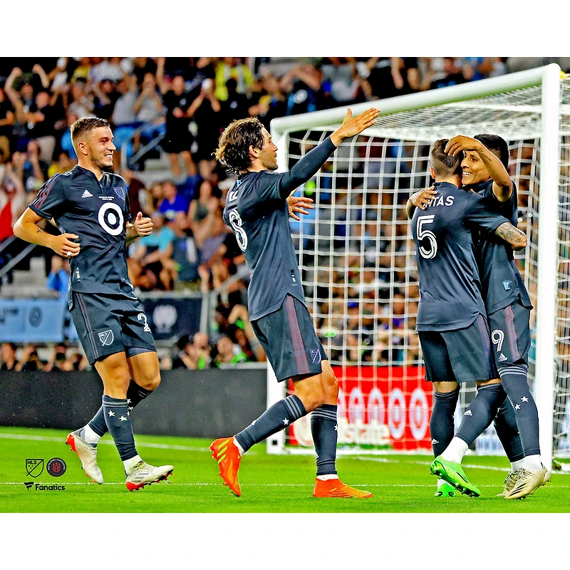 Photographie de célébration du but gagnant PK non signé Raul Ruidiaz lors match des étoiles la MLS 2022