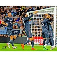 Photographie de célébration du but gagnant PK non signé Raul Ruidiaz lors match des étoiles la MLS 2022