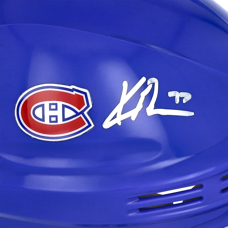 Casque miniature bleu autographié par Kirby Dach des Canadiens de Montréal