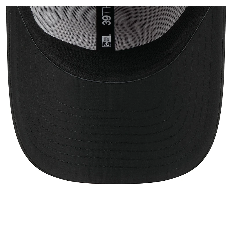 Men's New Era  Black Montreal Canadiens Night 39THIRTY Flex Hat