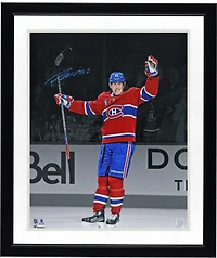 Photo de célébration autographiée de Patrik Laine, Canadien de Montréal, 16 po x 20 po, chandail rouge.