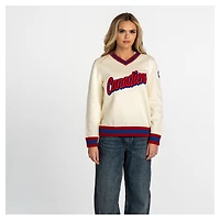 Pull en jacquard crème à col V pour femme de la marque The Wild Collective, représentant les Canadiens Montréal.