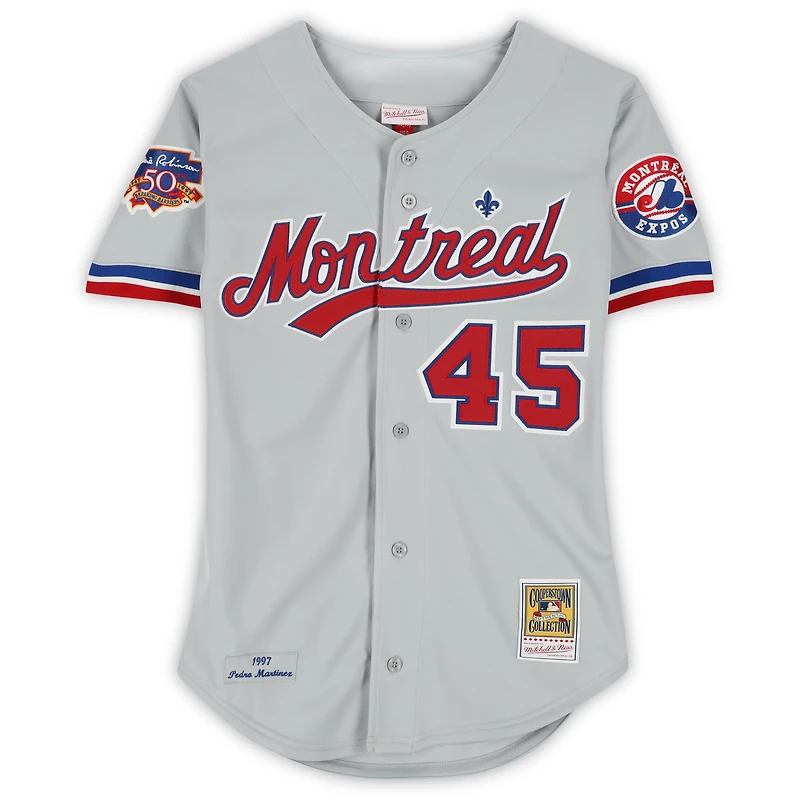 Maillot authentique gris Mitchell & Ness autographié par Pedro Martinez des Expos de Montréal avec inscription « HOF 15 »