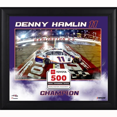 Collage encadré de Denny Hamlin 15" x 17" du champion Toyota 500 2020
