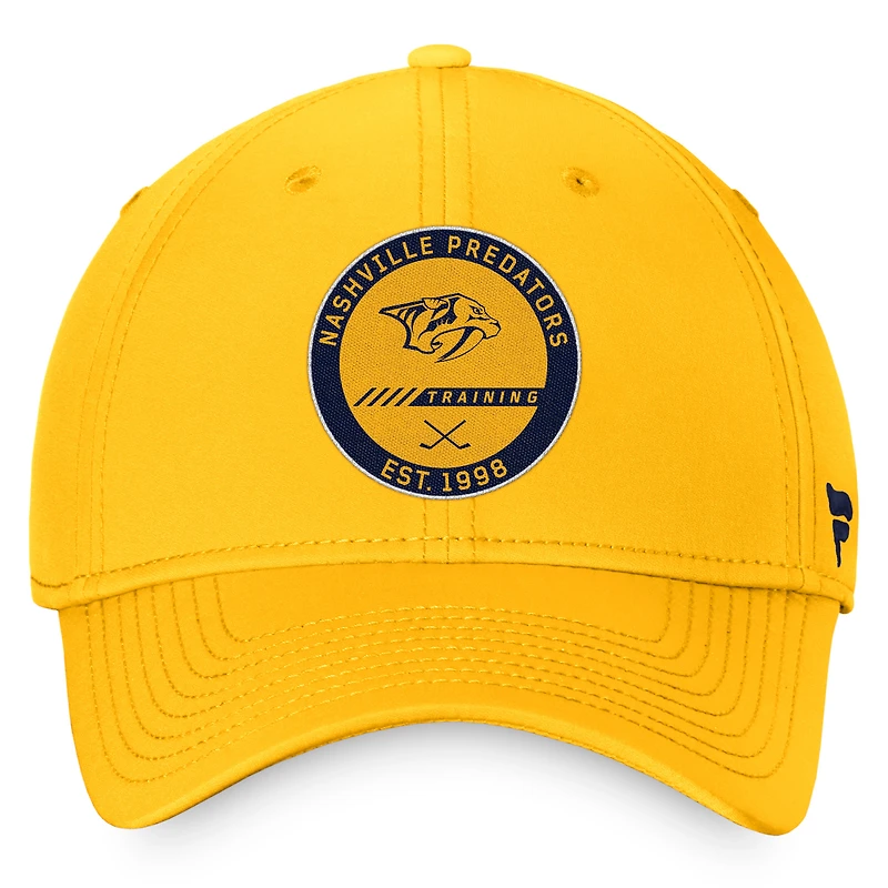 Casquette flexible pour le camp d'entraînement professionnel authentique Fanatics Gold Nashville Predators 2022 hommes