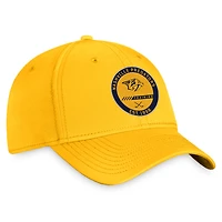 Casquette flexible pour le camp d'entraînement professionnel authentique Fanatics Gold Nashville Predators 2022 hommes