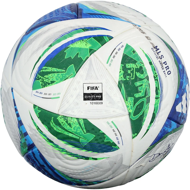 Ballon de football utilisé lors d'un match du Nashville SC (saison 2025 de la MLS)