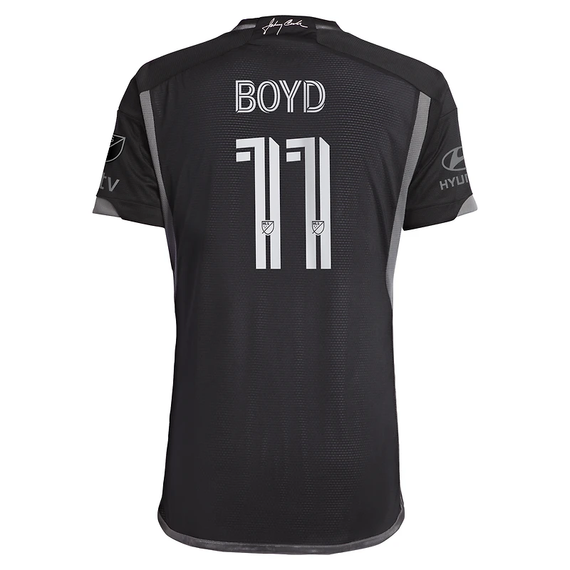 Maillot de joueur authentique pour homme adidas Tyler Boyd noir Nashville SC 2024 avec kit