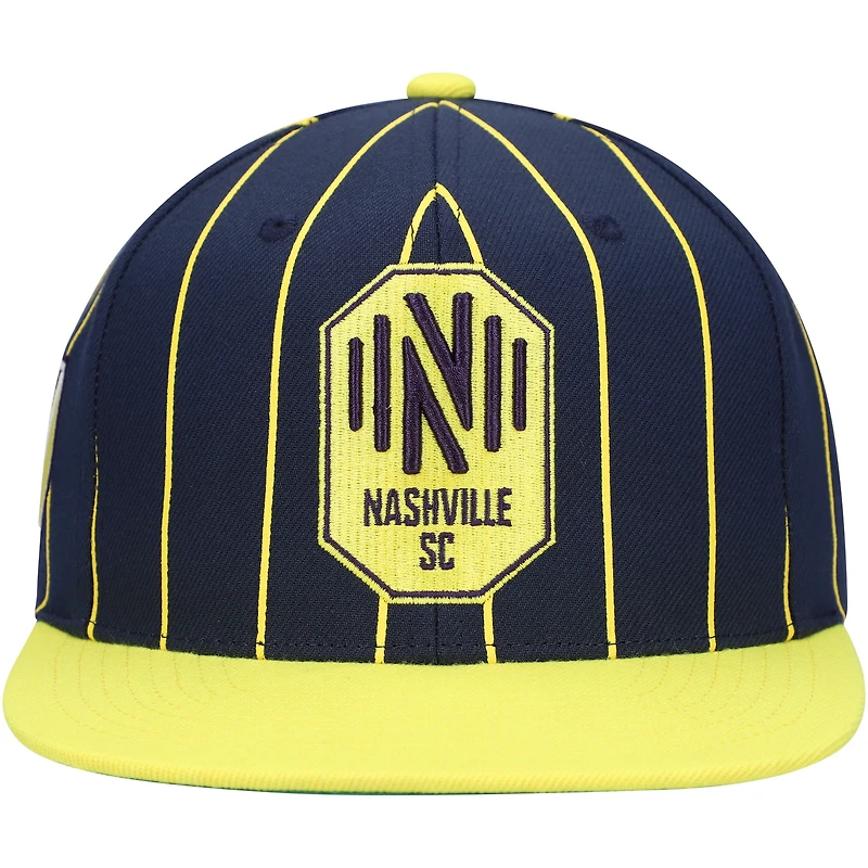 Pin Snapback Mitchell & Ness Navy Nashville SC Team pour homme