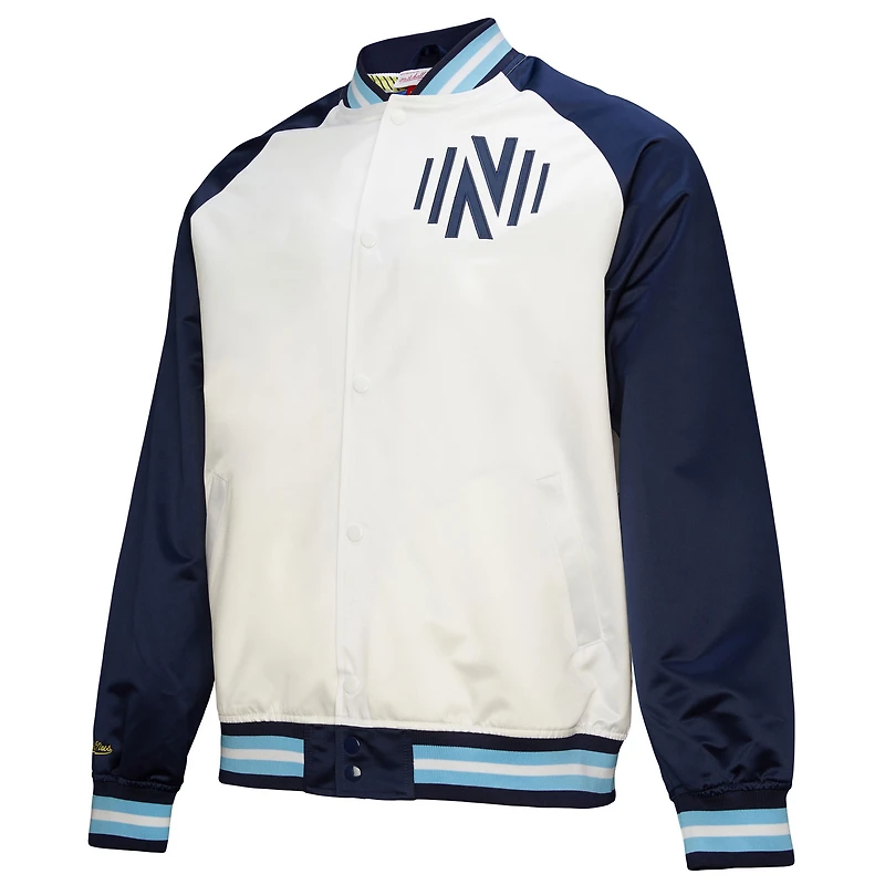 Veste à boutons-pression en satin léger blanc/bleu marine Nashville SC 2025 pour homme Mitchell & Ness