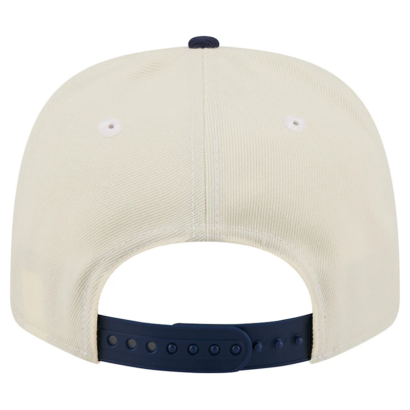 Casquette ajustable New Era blanche et marine pour homme, modèle 9SEVENTY, commémorant le 250e anniversaire des Midshipmen de la Marine américaine.