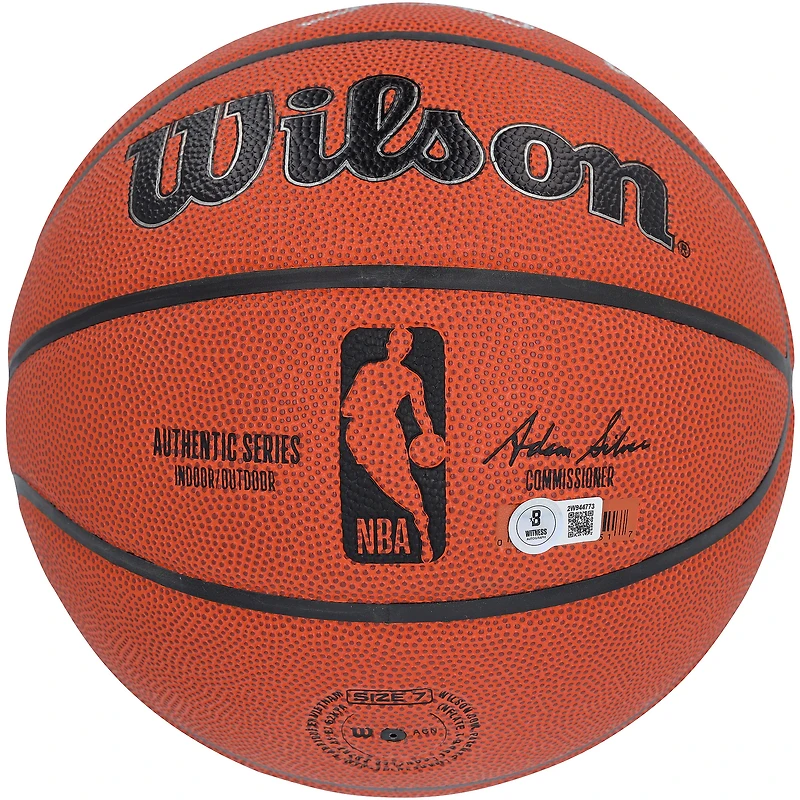Ballon de basket Wilson autographié par Larry Bird, Magic Johnson et Julius Erving