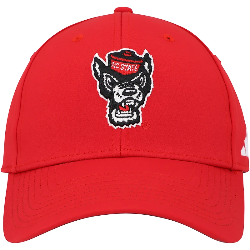 Casquette flexible NC State Wolfpack 2021 Sideline Coaches adidas rouge pour homme