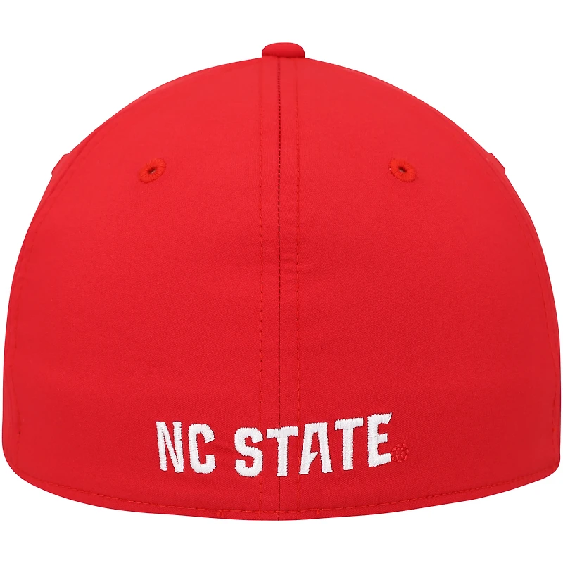 Casquette flexible NC State Wolfpack 2021 Sideline Coaches adidas rouge pour homme
