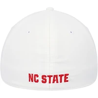 Casquette flexible adidas NC State Wolfpack 2021 Sideline Coaches pour hommes, blanche