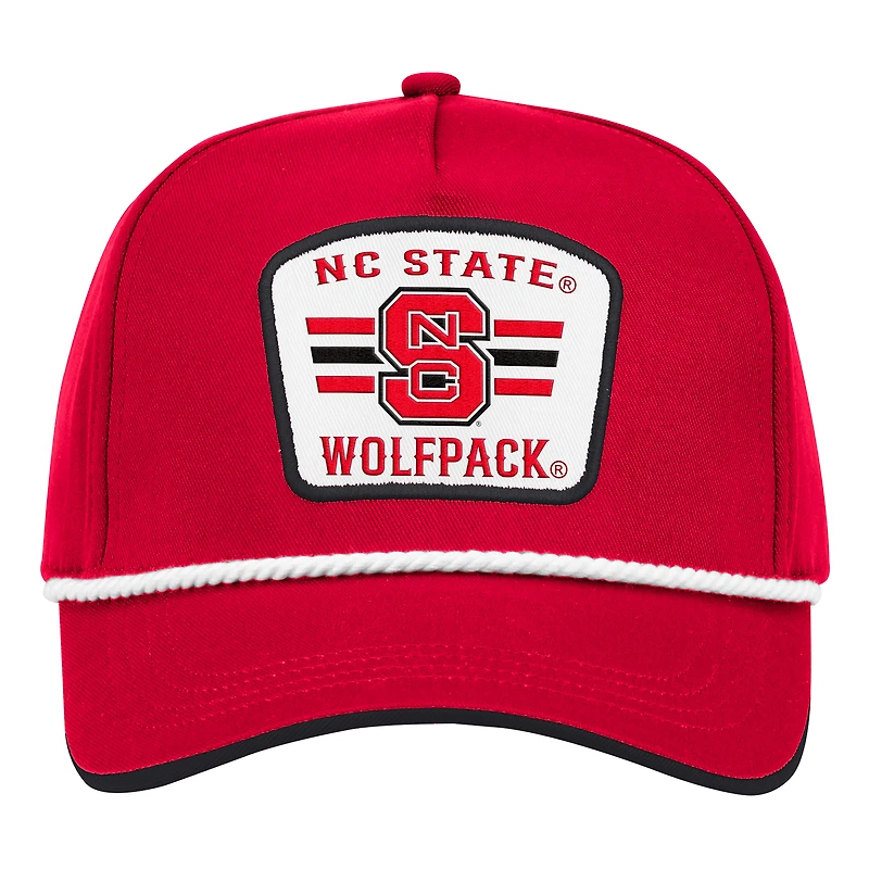 Casquette ajustable rouge Colosseum NC State Wolfpack pour homme sur le podium