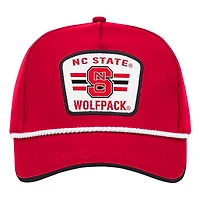 Casquette ajustable rouge Colosseum NC State Wolfpack pour homme sur le podium