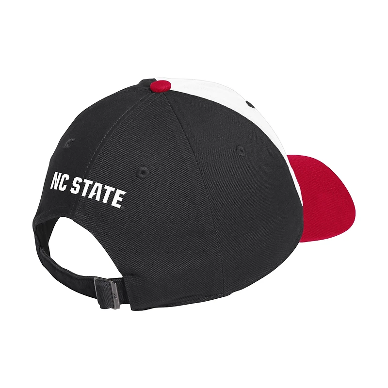 Casquette unisexe adidas blanche/rouge NC State Wolfpack de baseball saisonnier, style slouch, ajustable