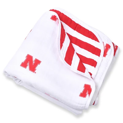 Couverture en mousseline 4 couches pour bébé Three Little Anchors Nebraska Huskers 47 po x 47 po